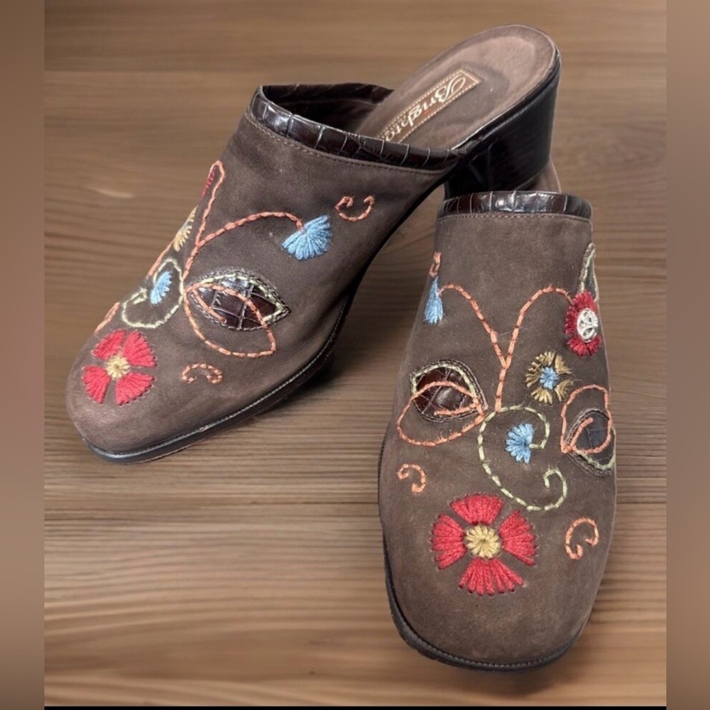 Brighton Fiona Women's Floral Embroidered Suede Leather Mule Clogs Sz 8